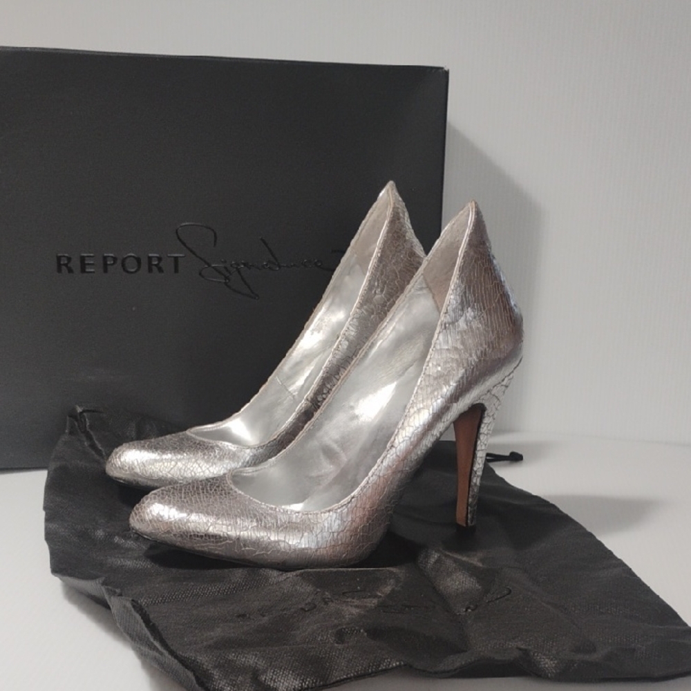 Report Signature Alix Silver Pumps Sz 7.5 New In Box